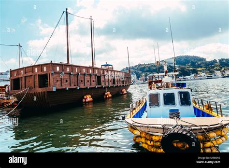 Tongyeong, Korea - August 4, 2015 : Tongyeong port sea and Yi Sun-sin ...