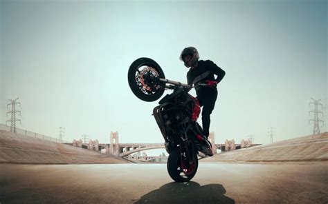 And motorcycle stunts Stock Photos, Royalty Free And motorcycle stunts ...