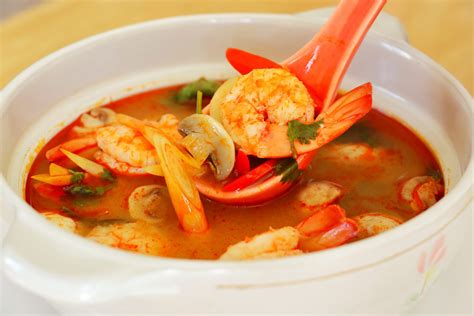 CiCi Li - Tom Yum Goong Recipe (Thai Hot and Sour Soup with Shrimp)