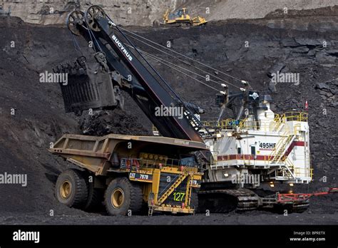 Albian Sands Oil Sands Mine, Fort McMurray, Canada Stock Photo - Alamy