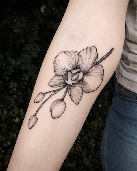 Afbeelding kan het volgende bevatten: een of meer mensen | Rose tattoos ...