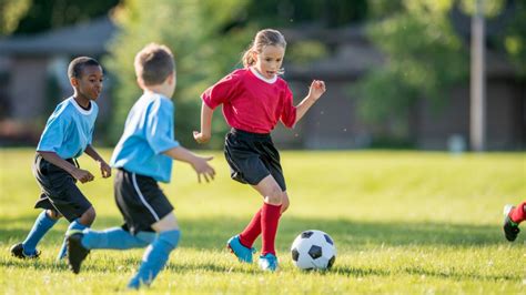 4 Reasons to Encourage Your Kids to Play Sports Regularly