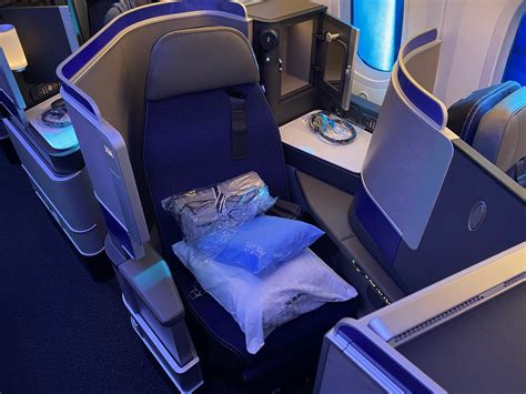 Review: United Airlines 787-9 Polaris Business Class - International ...