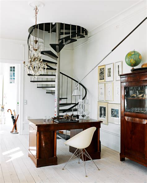 40 Breathtaking Spiral Staircases To Dream About Having In Your Home