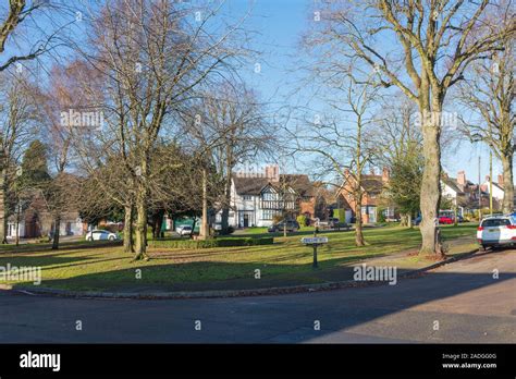 Houses in the leafy green Bournville Village Trust, Birmingham, UK ...