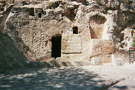 File:Jerusalem Tomb of the Garden.JPG - Wikimedia Commons