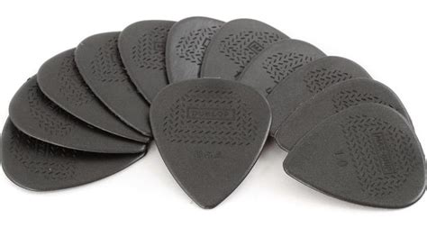 An Essential Guide To Guitar Pick Thickness - National Guitar Academy