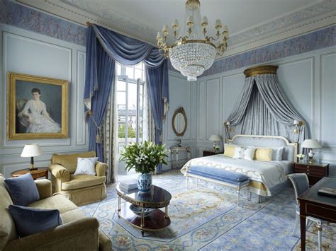 Nos palaces préférés où séjourner à Paris | Luxurious bedrooms, Blue ...