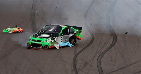 Danica Patrick suffers hard crash at Phoenix