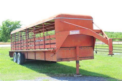 GOOSENECK CATTLE TRAILER