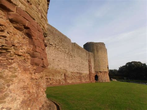 Rhuddlan Castle (Rhuddlan) - Visitor Information & Reviews