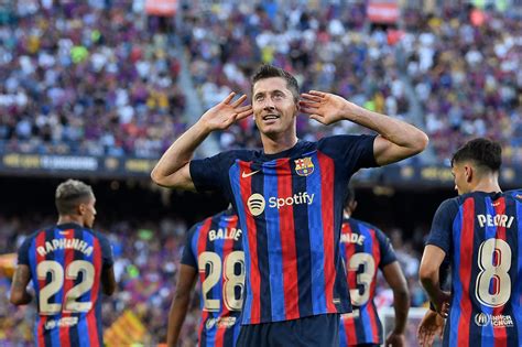 Lewandowski leads Barca from front, Benzema keeps Madrid perfect ...