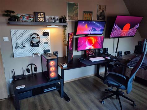 Multi-Monitor Desk Setup