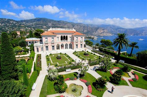 Vue aérienne de la Villa et ses jardins © A vol d'oiseau - P. Behar ...