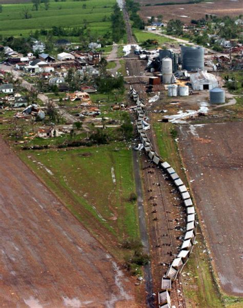 Images of destruction: 2004 Hallam tornado : Gallery