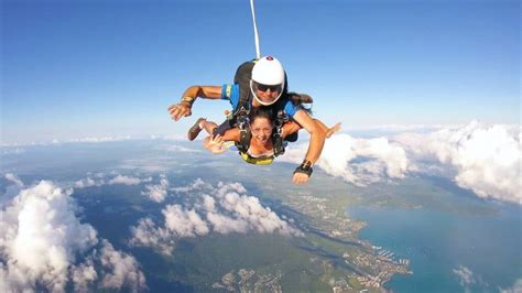 Skydiving Airlie Beach | 15,000ft Skydive Over Whitsundays