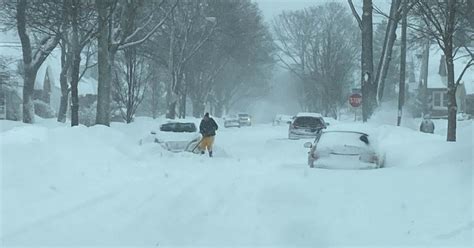 Recording-breaking snow recorded in Milwaukee, NWS says