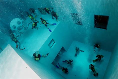 Nemo 33: diving in the first deepest pool in the world