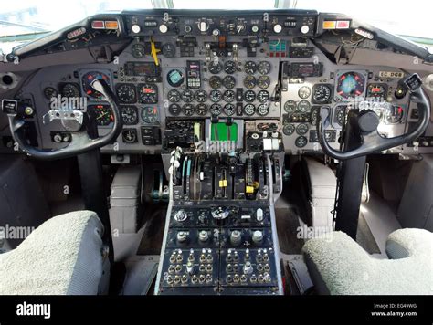 Instruments in cockpit of McDonnell Douglas DC-9 airliner in Elder ...