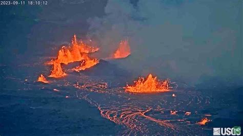 Hawaii’s Kilauea volcano spews lava fountains as lake of molten rock ...