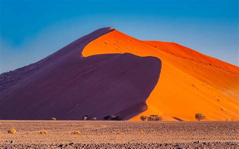 Sand dune at Sossusvlei Namibia (Photo credit to Dimitri Simon) [2560 x ...