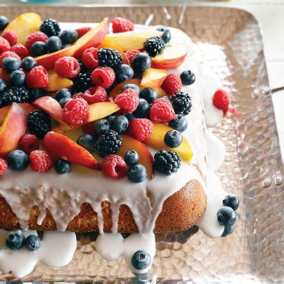 Vanilla cake with summer fruit: Perfect for a family-sized picnic ...