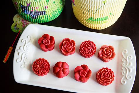 EASY No-Bake Strawberry Mooncake Recipe – FOOD is Four Letter Word