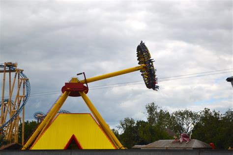 Flamingo Land Rides & Zoo - Skinnedcartree