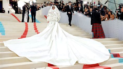 Rihanna Arrives Very Fashionably Late to Met Gala 2023 | Vanity Fair