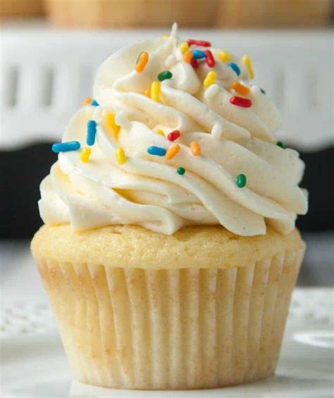 Easy Vanilla Cupcake Recipe - So Fluffy (+ Video!)