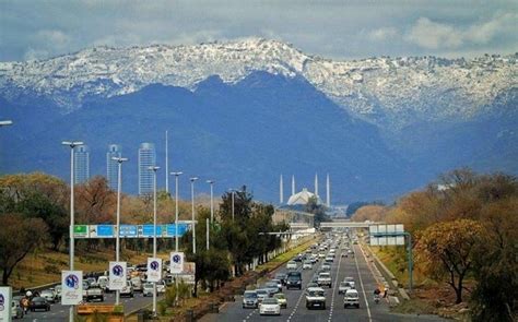 Snowfall in Islamabad: Margalla Hills turn white after a decade ...