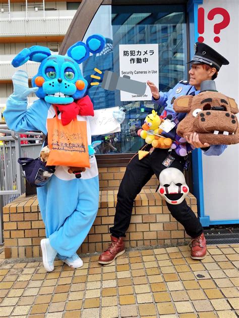 Toy Bonnie & Security guard cosplay in japan event : r/fivenightsatfreddys