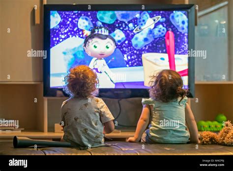 Pre-school children watch cartoons on television Stock Photo - Alamy