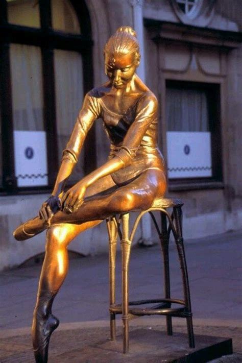 Street sculpture, Londonebay store | Modern sculpture, Sculpture art ...