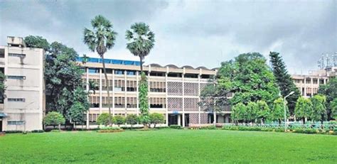 IIT-Bombay announces to hold entire semester classes online till end of ...