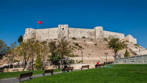 Before and after photos of Gaziantep Castle reduced to rubble in Turkey ...