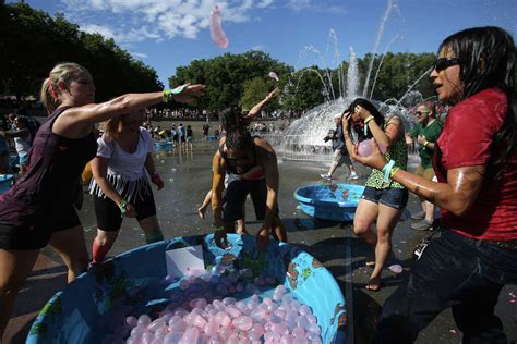 Record water balloon fight attempt