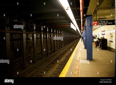 Interior of NYC Subway station Stock Photo - Alamy