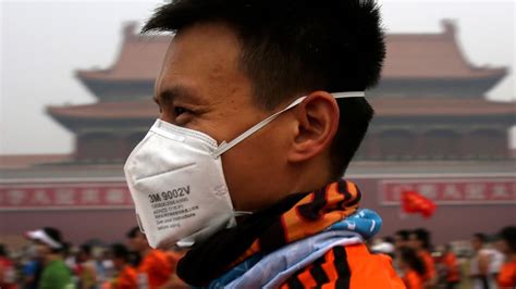 Beijing air pollution forces marathon runners to wear masks - World ...