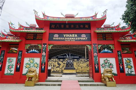 Gerbang Vihara Buddha Dharma & 8 Pho Sat - SEPUTARKOTA - Informasi ...