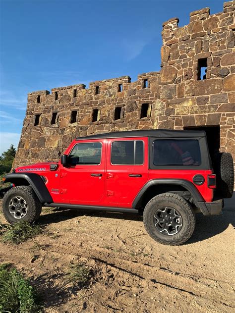 Jeep Wrangler 4xe Rubicon: Fun for the Family - A Girls Guide to Cars