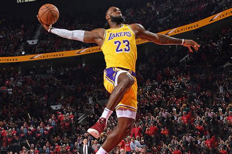 Descubrir 39+ imagen basquetbol lebron james - Abzlocal.mx