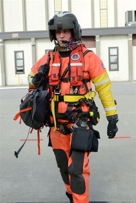 Coast Guard rescue swimmers gear-up against frigid New England ...