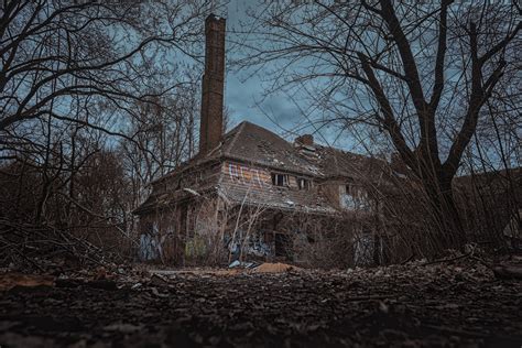 Tips On Photographing Abandoned Buildings to Try Today