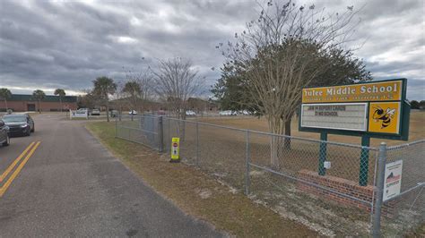 Florida 8th grade student says teacher deemed outfit too revealing ...