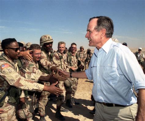 Bush Meets With Troops