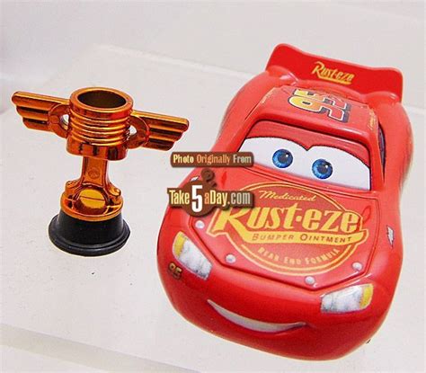 Mattel Disney Pixar CARS: Lightning McQueen (with Rose Gold Piston Cup ...