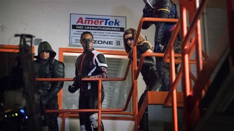 Behind the Scenes of 'Arrow' With the Cast & Crew (PHOTOS)