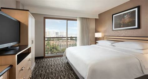 Hotel near Las Vegas Convention Center - Embassy Suites