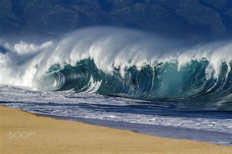 Big Wave - North shore Oahu Beach wave | Waves, North shore oahu ...